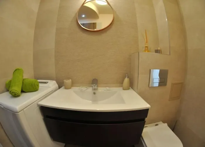 Modern & In North Of בוקרשט